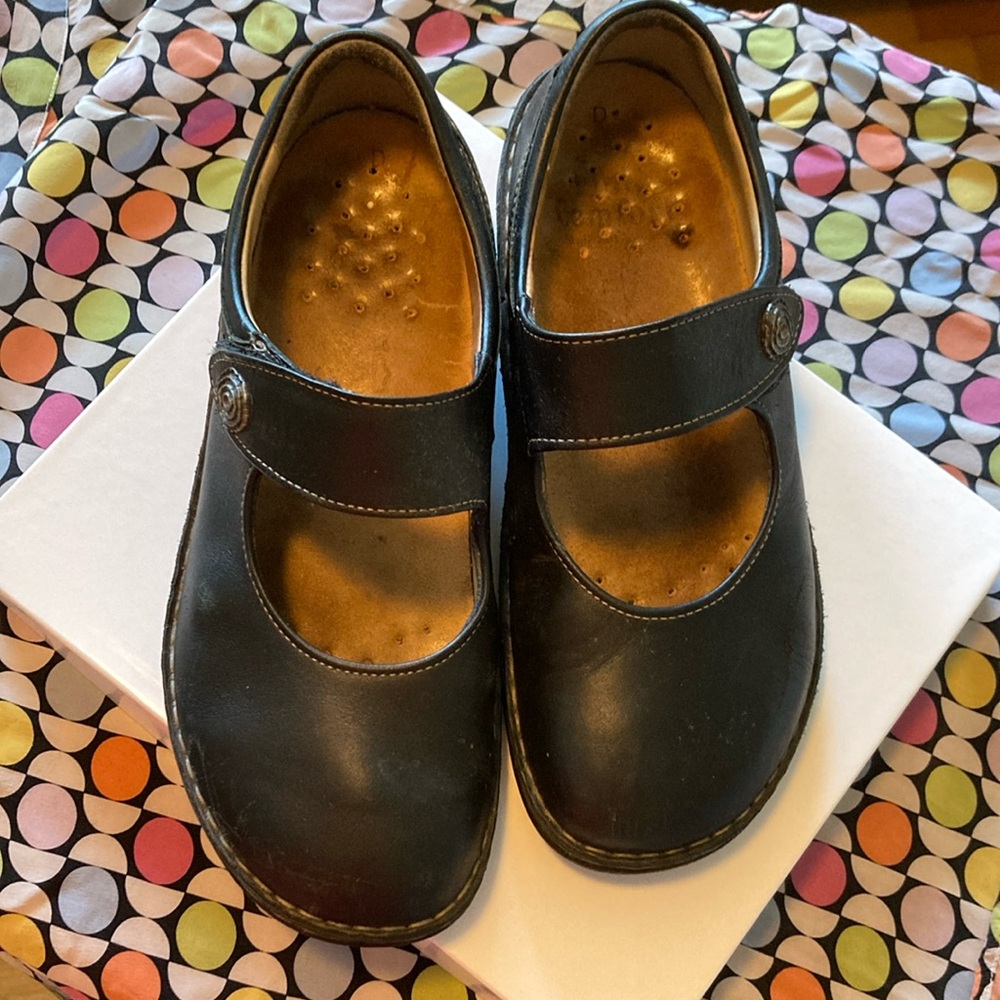 sz 38 / 7.5 US mary janes Finn Comfort black